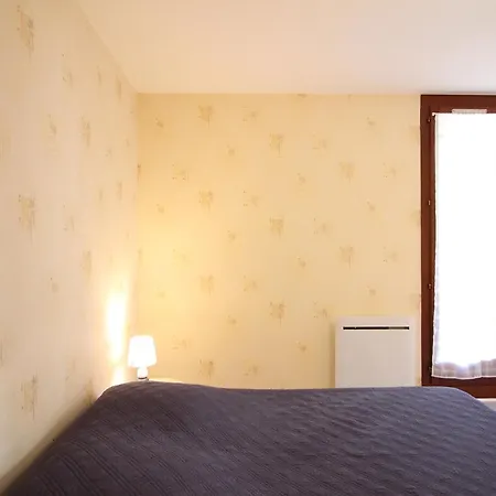 F2 Bis De 45m² Avec Balcon, Parking Et Confort Au Mont-dore - Fr-1-415-116